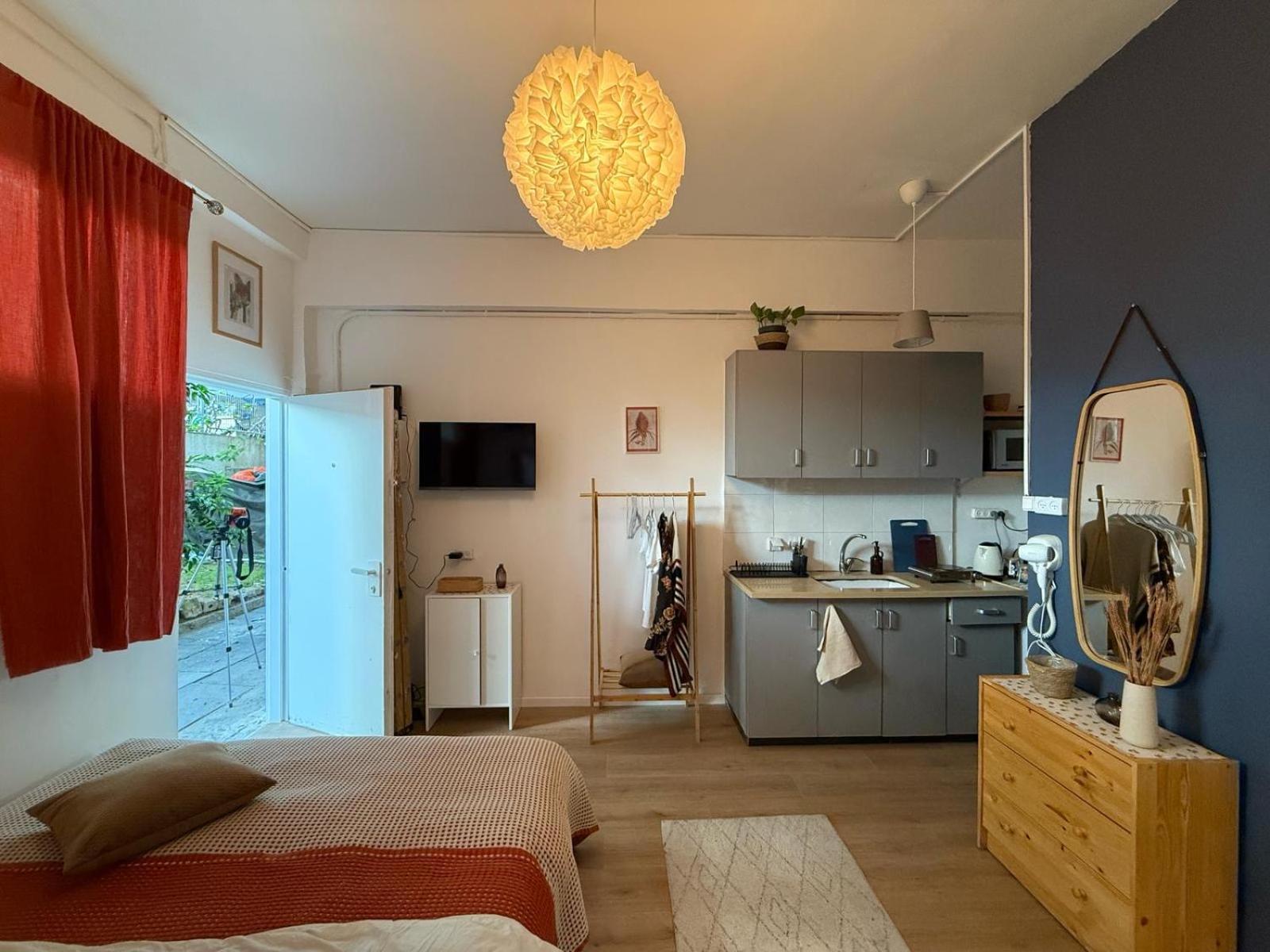Dotan's Boutique - By The Beach! Apartment